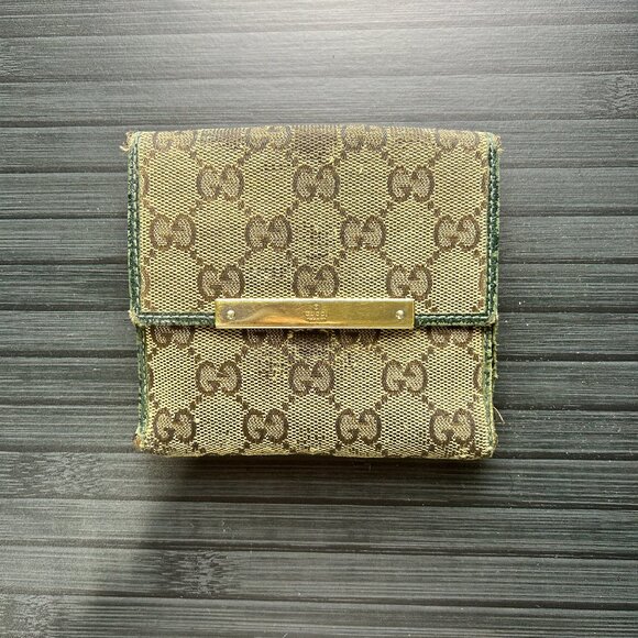 Gucci Hook Wallet Compact GG Beige Canvas With Green Accents Authentic|Used - Picture 1 of 5